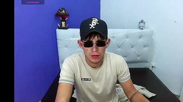 XXX chat uživo modela masterboyx