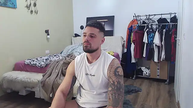 Tiberius_hunk élő XXX-chatje