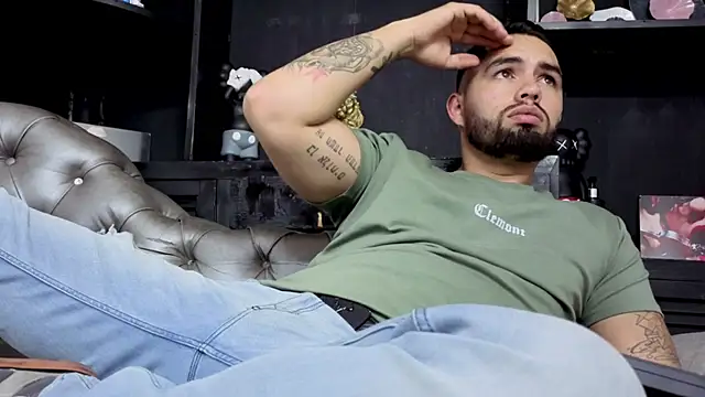 matteosantos: διαδικτυακό σόου στην κάμερα