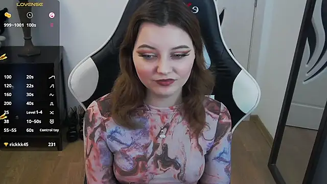 pretty_little_thing Adlı Modelin Canlı XXX Sohbeti