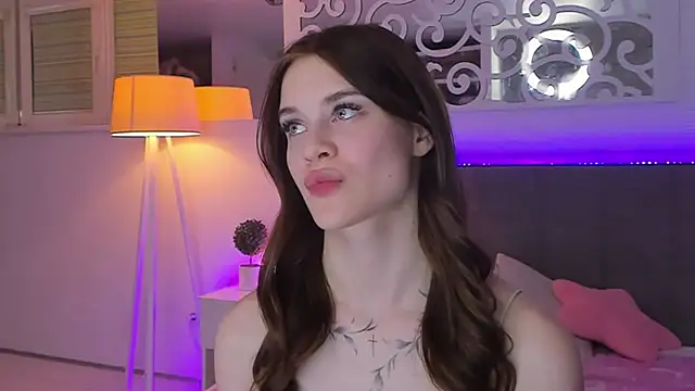 LuisaClover Adlı Modelin Canlı XXX Sohbeti