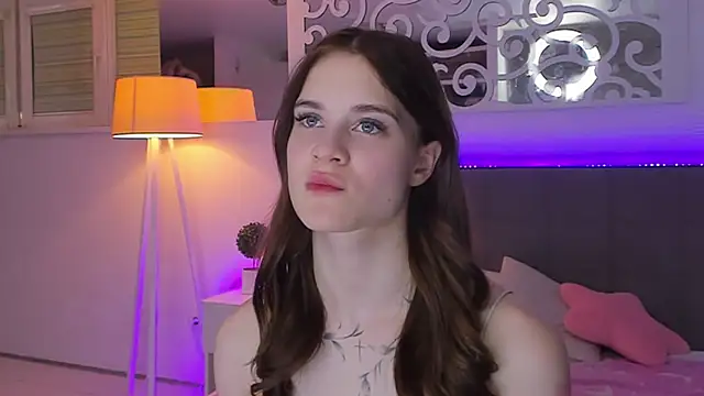 LuisaClover élő XXX-chatje