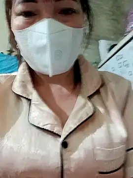 Sana-vn élő XXX-chatje