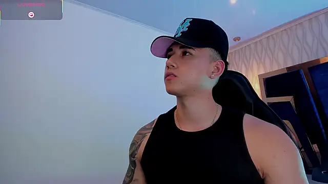 Draven_Marceaux Adlı Modelin Canlı XXX Sohbeti