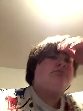 Show modela plushietoy na web-kameri