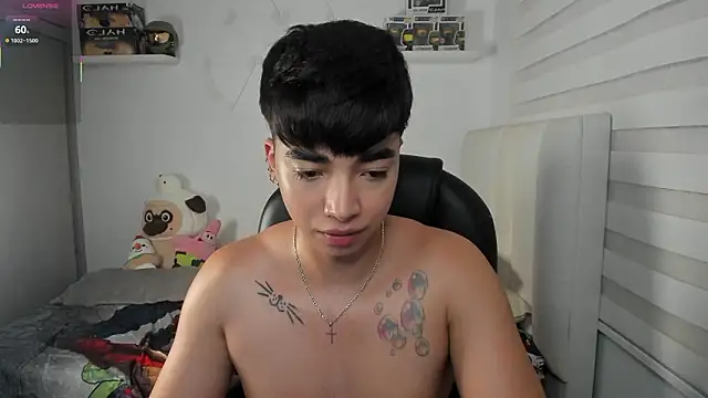 santy7v7 Adlı Modelin Canlı XXX Sohbeti