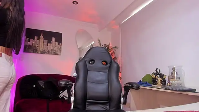 Meghan320 Adlı Modelin Canlı XXX Sohbeti