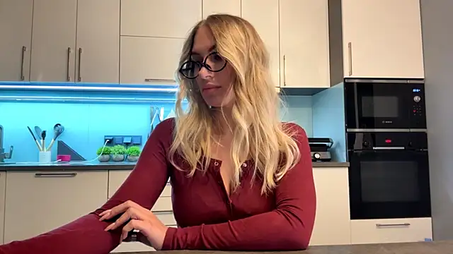 دردشة SoftnessMila الجنسية المباشرة