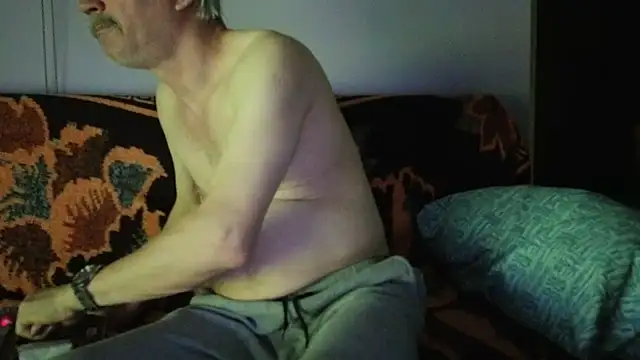 Show modela cumloverboyxx69 na web-kameri