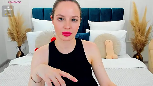 دردشة MonaRicci الجنسية المباشرة