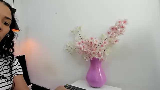 dirtyplayluna_'s Live XXX Chat