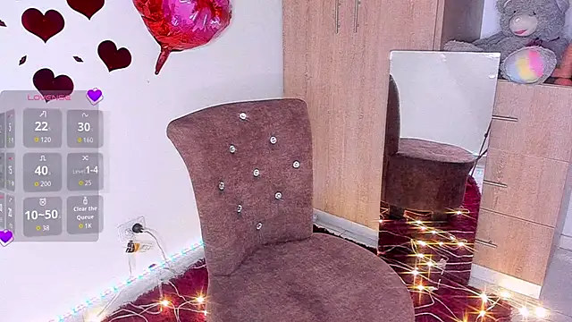 Giulia_Cash: διαδικτυακό σόου στην κάμερα