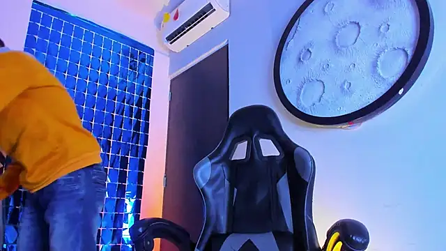 mike_257 Live XXX-Chat