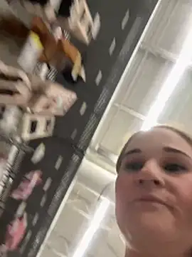 lolabunny9 Show in webcam