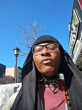 SynDarling6 Adlı Modelin Canlı XXX Sohbeti