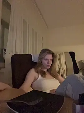 MaryHiggins' Live XXX Chat