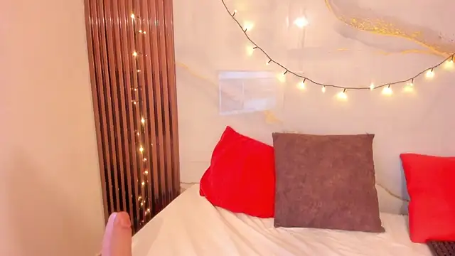 SaraApril_1 Live XXX Chat