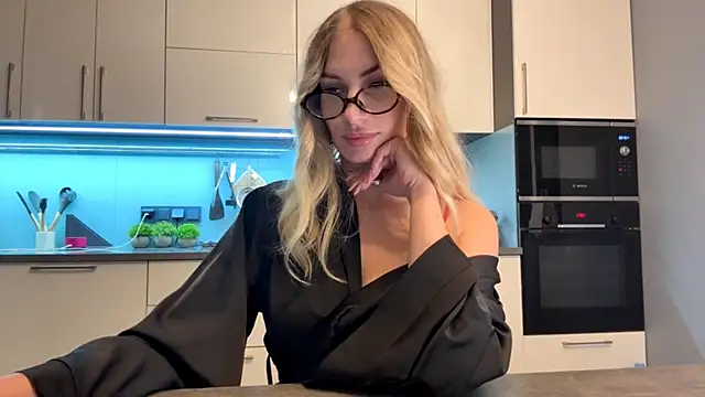 XXX chat uživo modela SoftnessMila