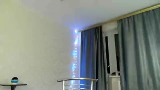 Show modela elenaza na web-kameri