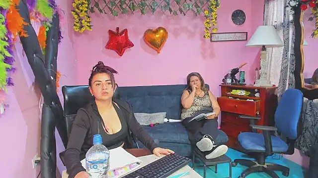 lesbiancuple élő XXX-chatje