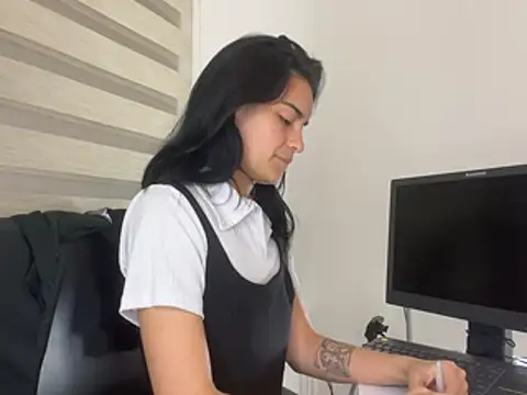 Chat XXX en directo de bliinkii_and_luka_