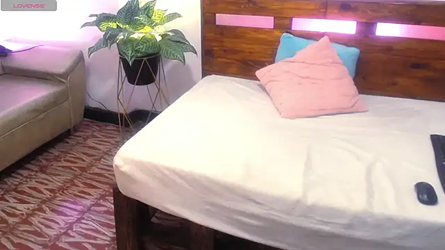 Yeseniaa25_ 라이브 XXX 채팅