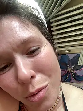 CUMFOREVERY1nTitTiES2 élő XXX-chatje