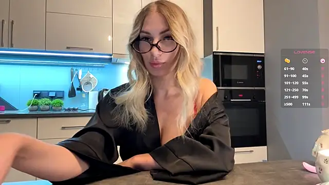 SoftnessMila: απευθείας συνομιλία ΧΧΧ