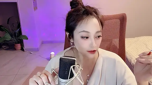 Daisy-77 即時 XXX 聊天