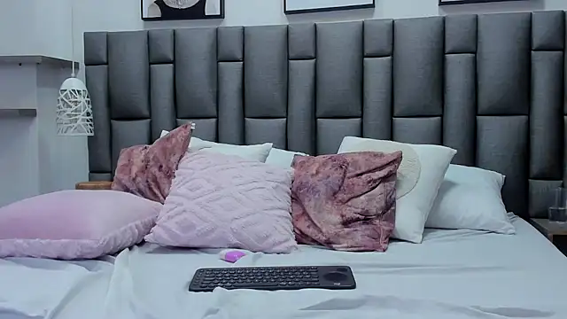 ZoeKrug Chat XXX live