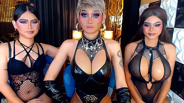 IndestructibleLily: διαδικτυακό σόου στην κάμερα