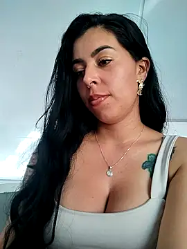 LuiannaのライブXXXチャット