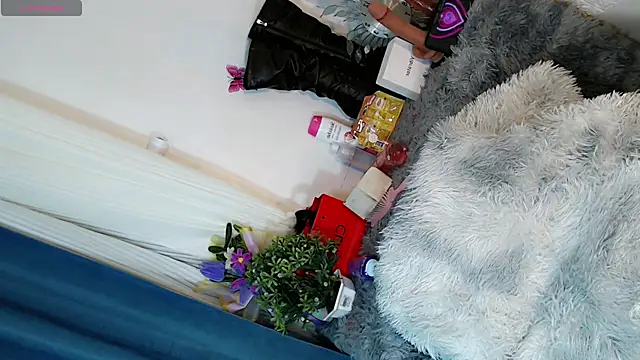 mia_holly18のウェブカメラショー