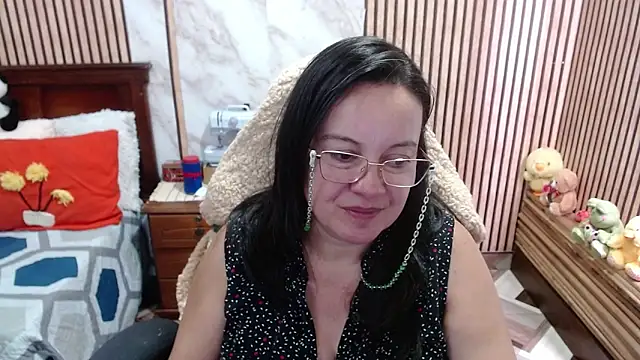 Sonialorens_: онлайн-секс-чат