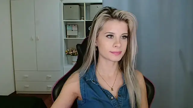 XXX chat uživo modela KristineGlow