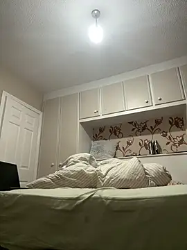 YOURCRAZYDADDY's Live XXX Chat