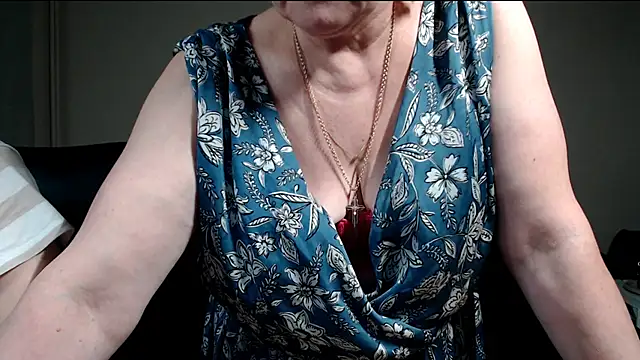 JoannaAndNeighbour Chat XXX in diretta