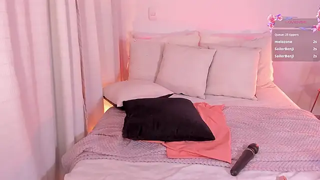 ChloeMoreti Live XXX-chat