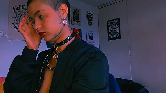 XXX chat uživo modela alex_one888