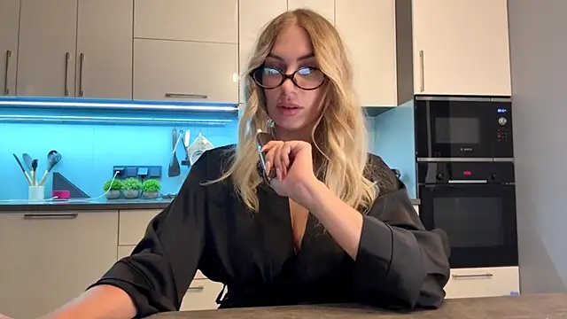 Chat +18 de SoftnessMila ao vivo