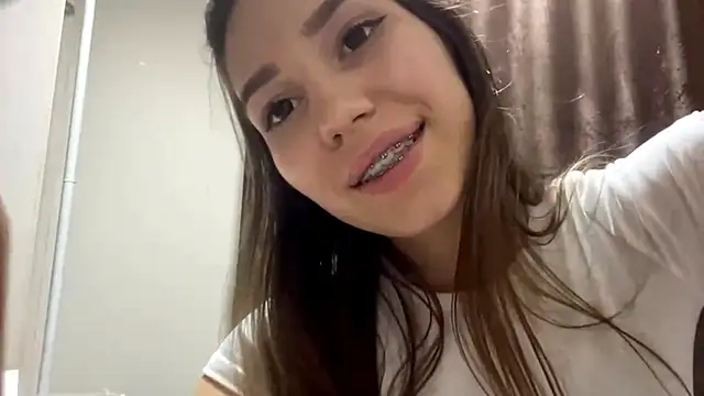 HypnoticEyeys Adlı Modelin Canlı XXX Sohbeti