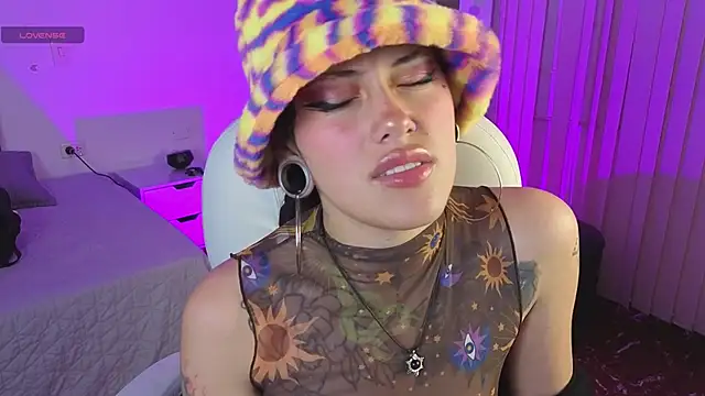 _sharlotte777 Adlı Modelin Canlı XXX Sohbeti