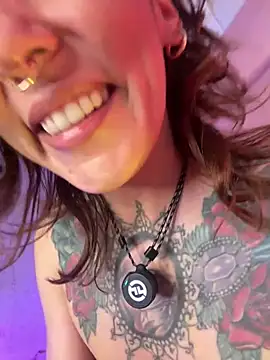 Chat XXX ao vivo de Evangelyne_1