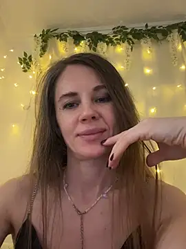 LucieMack 即時 XXX 聊天