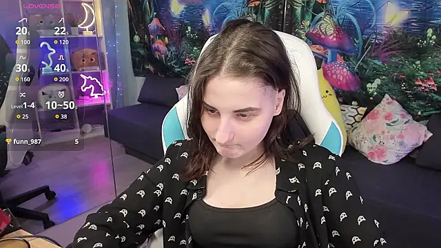 Chat XXX en directo de KiraDuvall