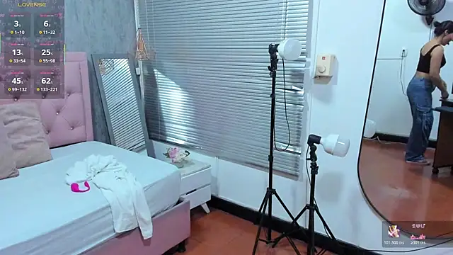 Онлайн чат XXX naomidibello