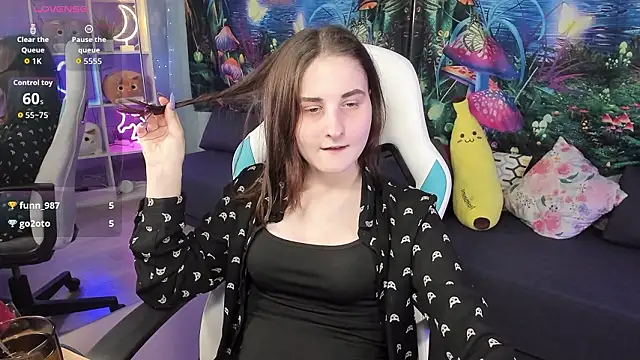 Chat XXX en directo de KiraDuvall