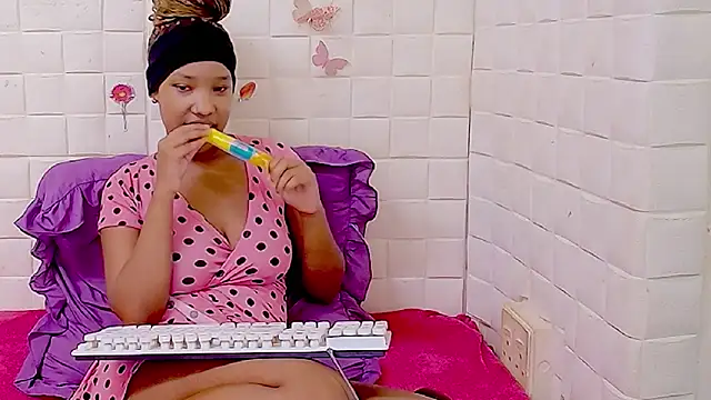 EroticSexyPrada 现场XXX聊天