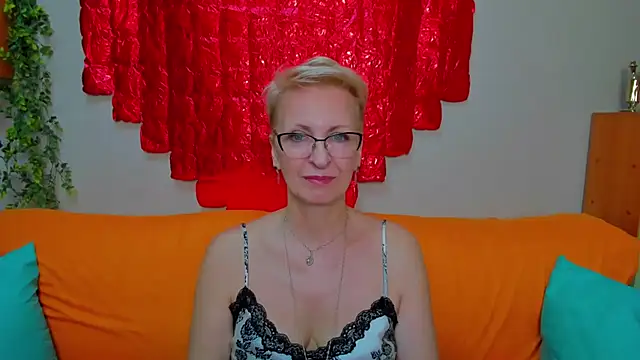 iamyourdream89 Adlı Modelin Canlı XXX Sohbeti