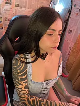 i_am_nina_ Adlı Modelin Canlı XXX Sohbeti